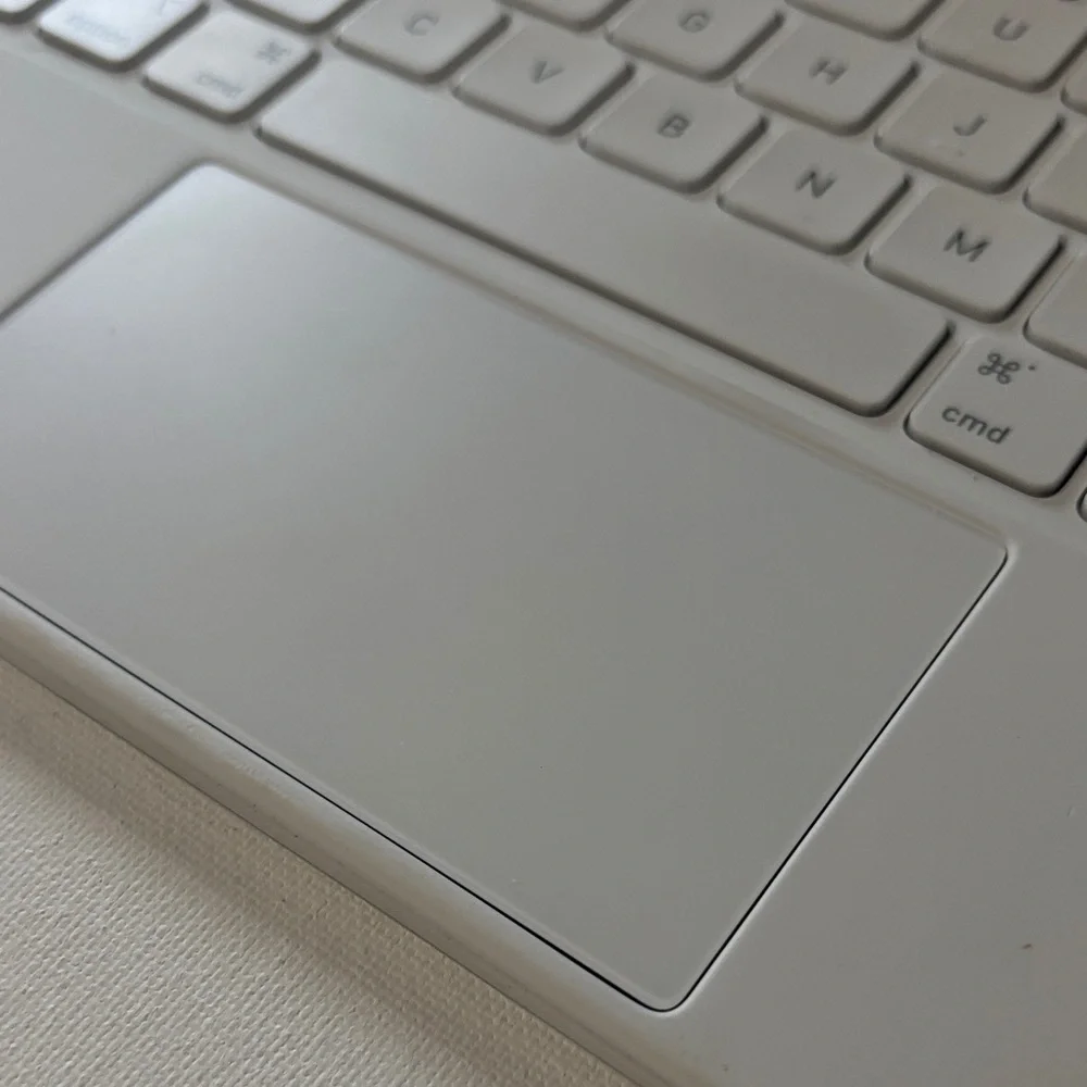 Apple White iPad with White Keyboard Folio